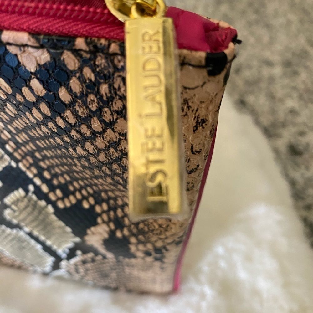 NWOT Estée Lauder Makeup pouch. - Picture 4 of 6